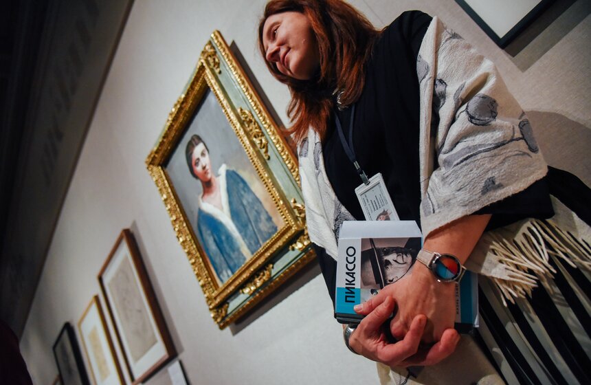 Что касается расставания Пикассо и Хохловой, то супруги разошлись в 1935 году, но оставались официально женатыми вплоть до смерти Ольги в 1955 году