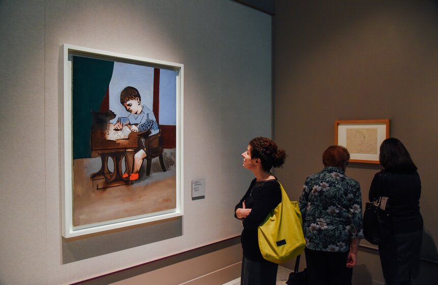 В экспозицию выставки вошло свыше 200 работ