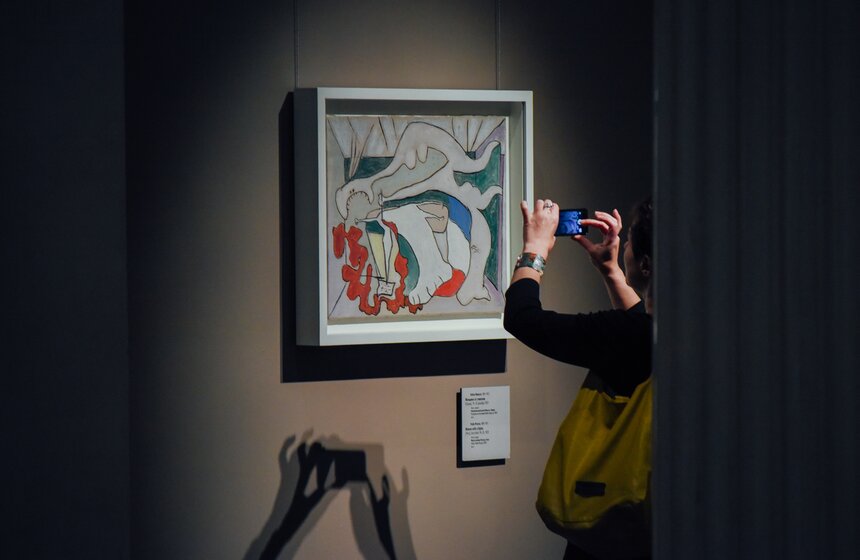 Если проследить все портреты Хохловой, то можно заметить, как менялся ее образ в глазах художника