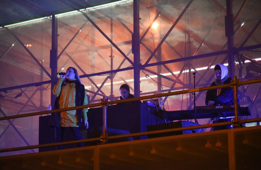 Парк Горького провел грандиозное открытие катка "Фабрика счастливых людей" и подготовил большую концертную программу с участием популярных музыкантов