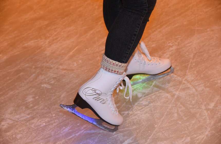 Ледовую площадку разделили на три зоны, чтобы посетителям было удобнее кататься