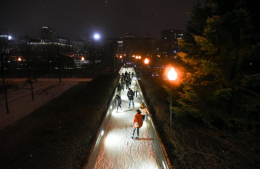 Каток с искусственным льдом рассчитан на шесть тысяч человек