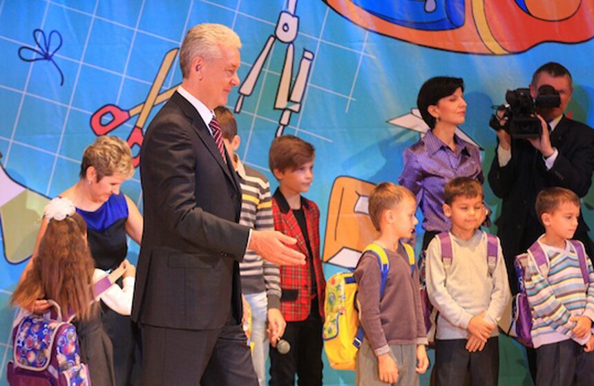 В Москве прошел праздник "Портфель в подарок" 4 фото