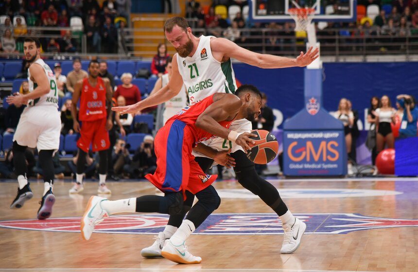 В третьей четверти ЦСКА и "Жальгирис" набрали по 22 очка