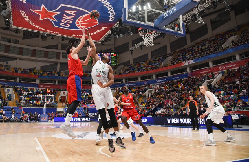 В последней четверти команда Димитриса Итудиса провела активную атаку попытавшись переломить ход игры