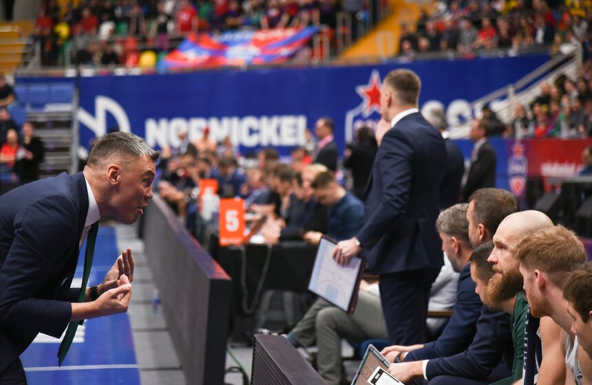 Зрители, судьи и эксперты особо отметили мяч, красиво забитый сверху Боломбой, фирменный трехочковый Родригеса и передачи Уолтерса