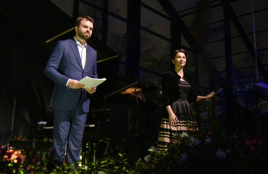 Евгения Асанова и Павел Небольсин на концерте в "Аптекарском огороде"