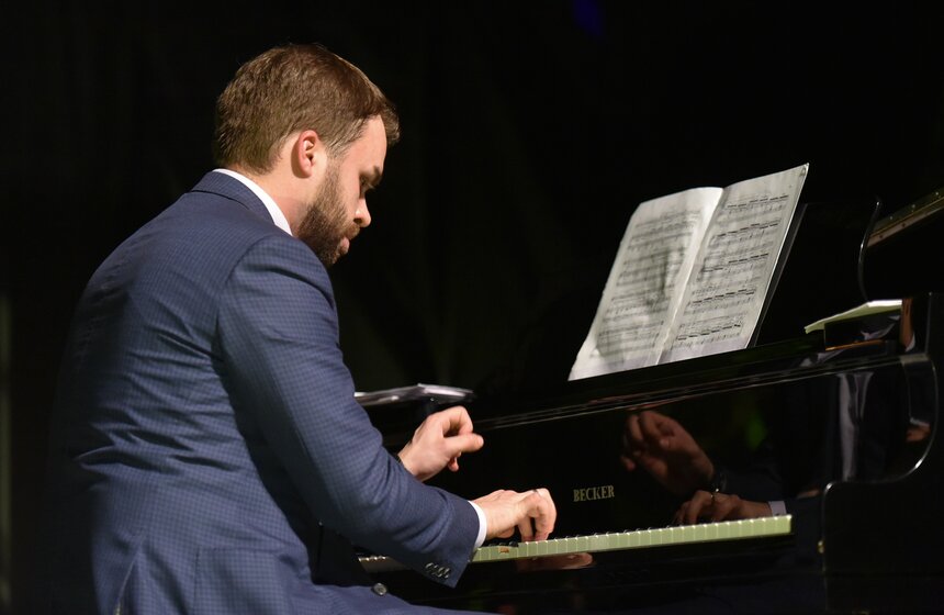 Главный концертмейстер постановок в Большом театре пианист Павел Небольсин