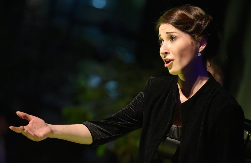 Евгения Асанова исполнила перед зрителями партии из арий Штрауса, Массне, Беллини, Доницетти, а также камерную музыку Вагнера.