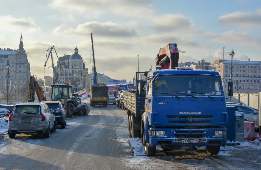 На мосту сохранены две полосы движения в каждом направлении