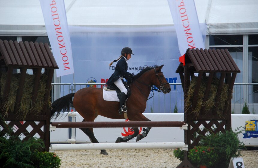 На "Спасской башне" прошли детские соревнования по конкуру 11 фото
