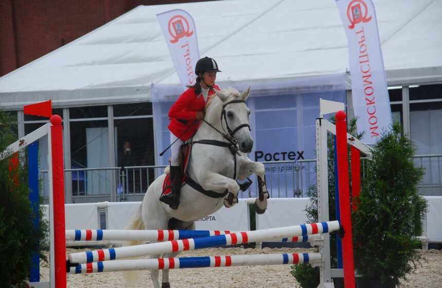 На "Спасской башне" прошли детские соревнования по конкуру 9 фото