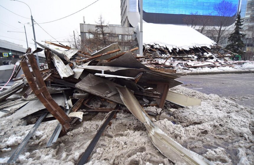 На месте ведутся демонтажные и восстановительные работы