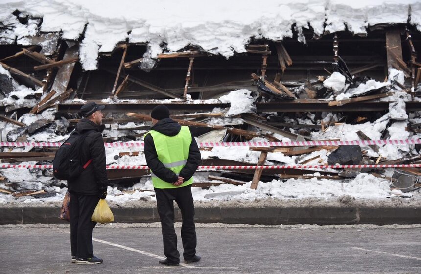 Обрушение навеса в институте "Гидропроект". Как это было 8 фото