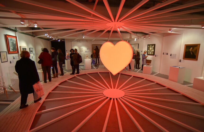 В экспозицию входят более 50 экспонатов