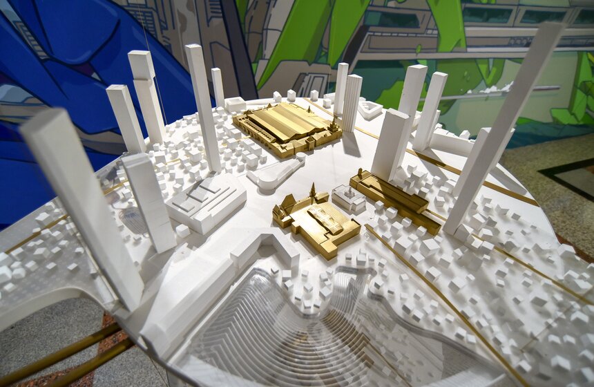 Авторы проекта, бюро Citizenstudio демонстрируют два возможных сценария развития города: уплотнение и сакрализацию "свободного пространства"