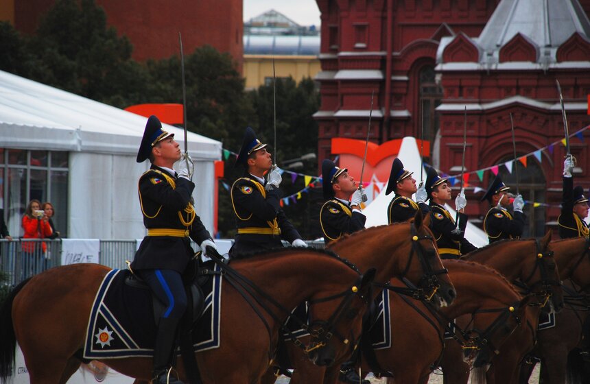 На "Спасской башне" выступил Кавалерийский почетный эскорт 7 фото