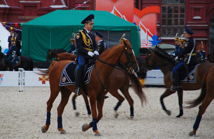 На "Спасской башне" выступил Кавалерийский почетный эскорт 4 фото