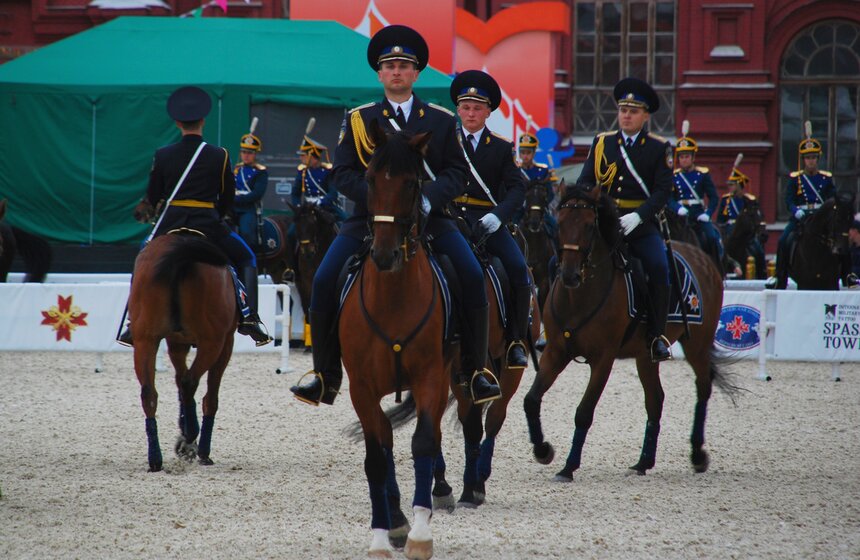 На "Спасской башне" выступил Кавалерийский почетный эскорт 2 фото