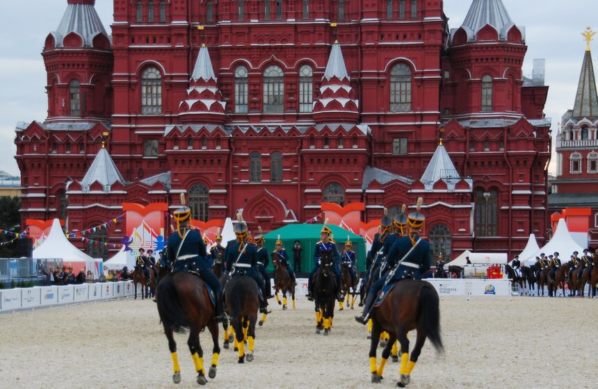 На "Спасской башне" выступил Кавалерийский почетный эскорт 10 фото