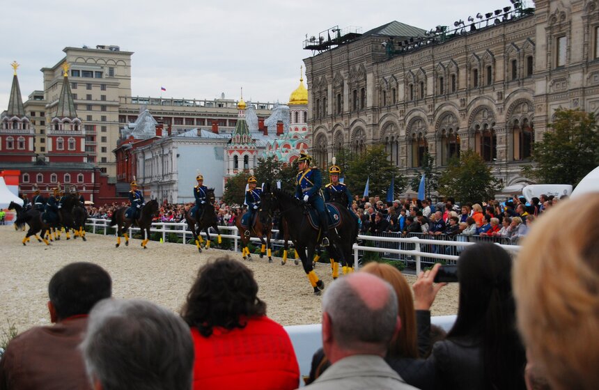 На "Спасской башне" выступил Кавалерийский почетный эскорт 8 фото