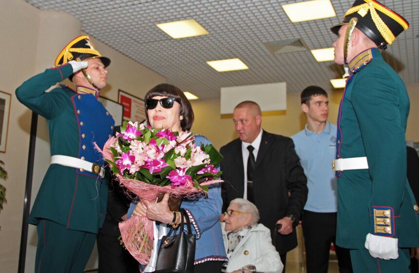 Французская певица Мирей Матье прилетела в Москву 3 фото