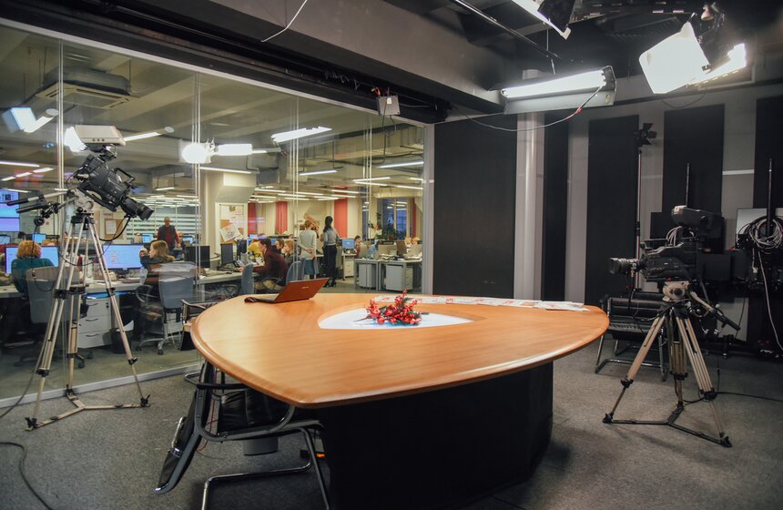 Теперь издание гордится не только современным ньюсрумом, но и отличной студией для сетевого вещания. Студия работает с понедельника по четверг, каждый день в прямом эфире, который транслируется на сайт vm.ru, также выходят новостные и авторские программы.