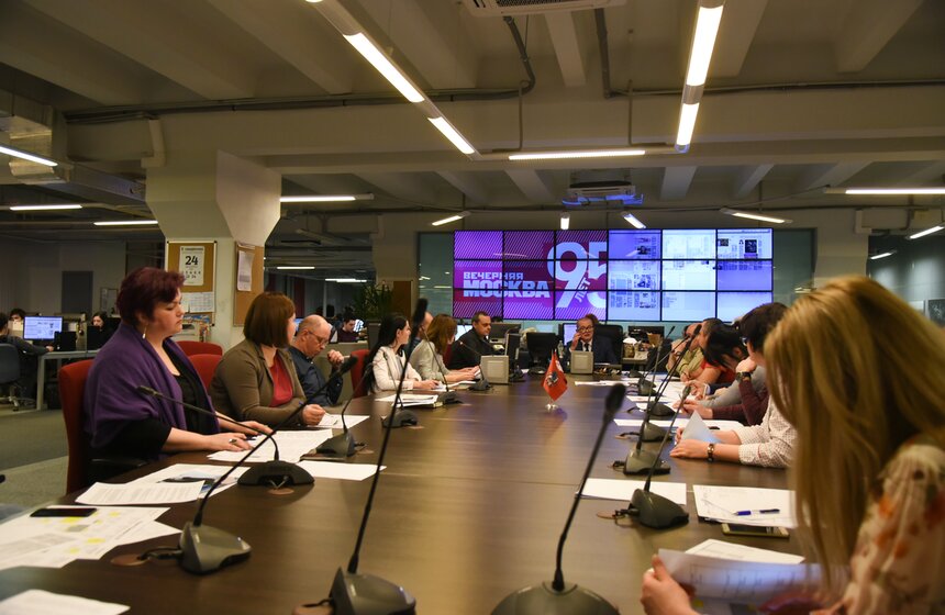 В команде редакции трудятся более 300 человек. Благодаря им, каждое утро горожане читают деловой выпуск, после обеда бесплатно получают на станциях метро газету "Москва вечерняя", а по итогам недели – еженедельник. Помимо этого, редакция выпускает три окружные газеты: "Южные горизонты", "Новые округа" и "Москва.Центр".