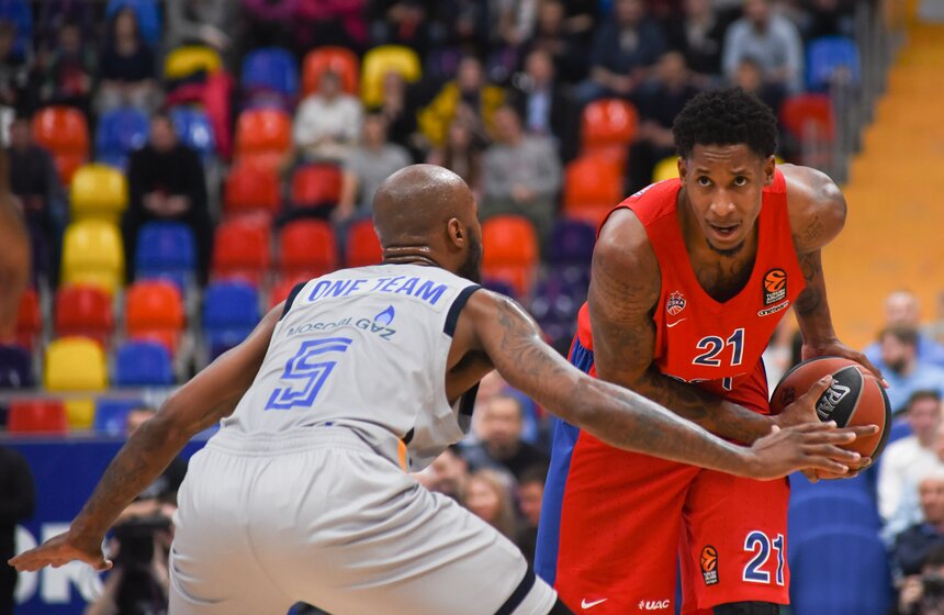 Армейцы вели игру со счетом 49:40 во второй четверти