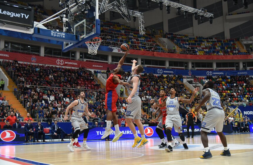На второй десятиминутке химчане уверенно старались обыграть ЦСКА, однако все же уступали в девять очков