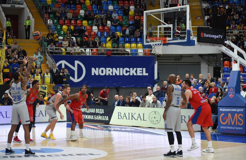 Особенно отличился Дженкинс, который сумел набрать пять очков подряд