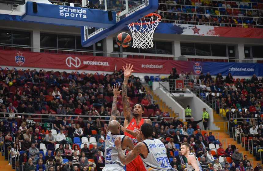 Также лидером по игре был Дэниел Хэкетт, однако за 3,5 минуты до конца первой четверти уступил место Родригесу