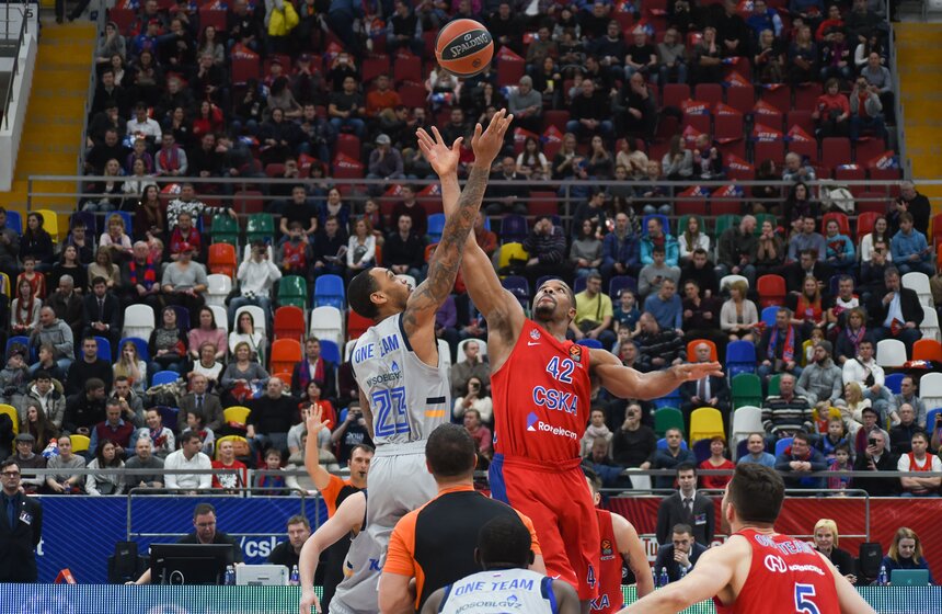 ЦСКА сыграл в привычных для болельщиков красных майках