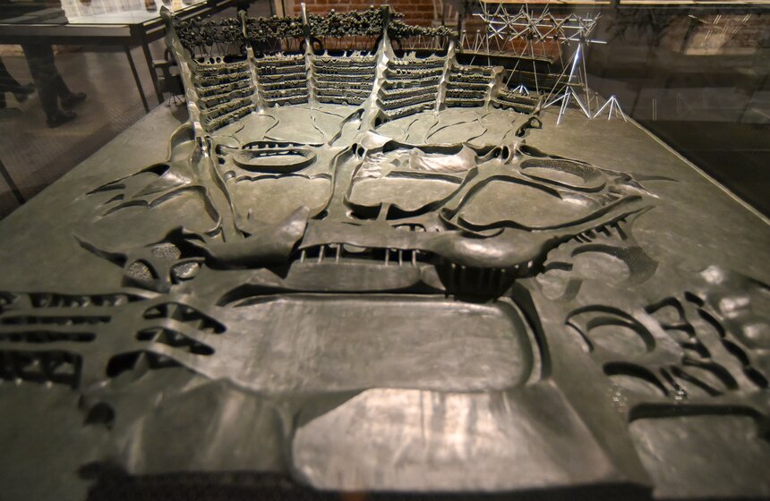 В течение всего времени работы выставки в лектории Музея архитектуры будут проходить лекции на тему "Архитектурные утопии. ХХ век"