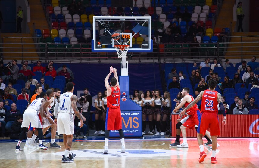 С первых минут второй четверти Антонов реализовал дальний бросок