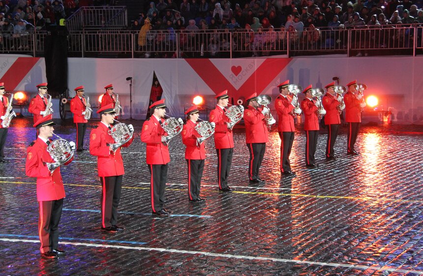 На Красной площади проходит пятое представление "Спасской башни" 18 фото