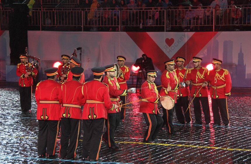 На Красной площади проходит пятое представление "Спасской башни" 6 фото