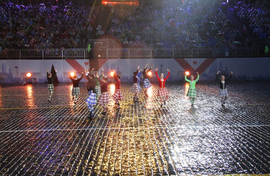 На Красной площади проходит пятое представление "Спасской башни" 5 фото