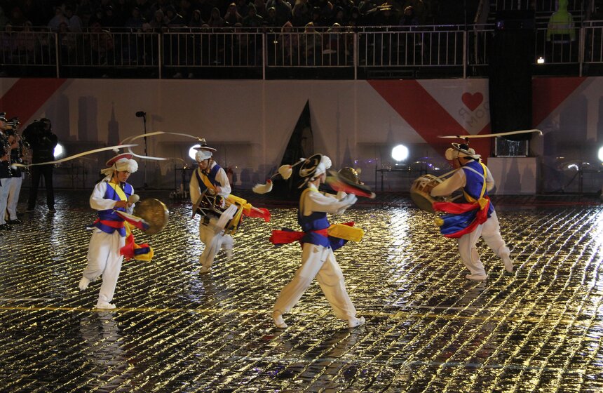 На Красной площади проходит пятое представление "Спасской башни" 8 фото