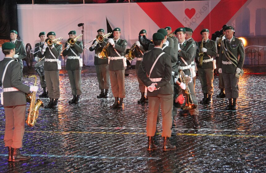 На Красной площади проходит пятое представление "Спасской башни" 10 фото