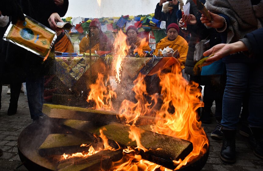 Еще 5 февраля буддисты отпраздновали наступление Нового года по Лунному календарю. А на этой неделе ламами и делегацией буддийского монастыря Дрепунг Гоман были совершены ритуальные подношения к году Земляной Свиньи.