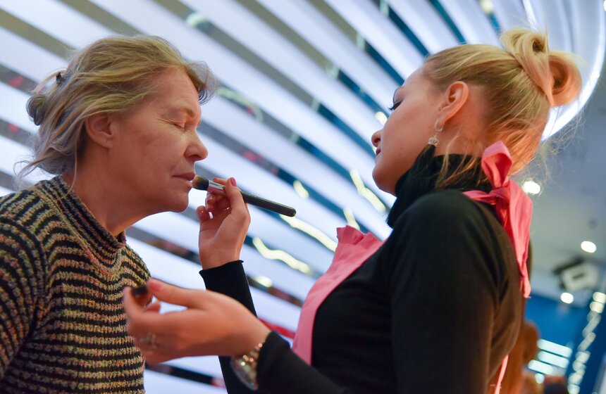 В метро и павильоне МЦД прошли акции к 8 Марта 11 фото