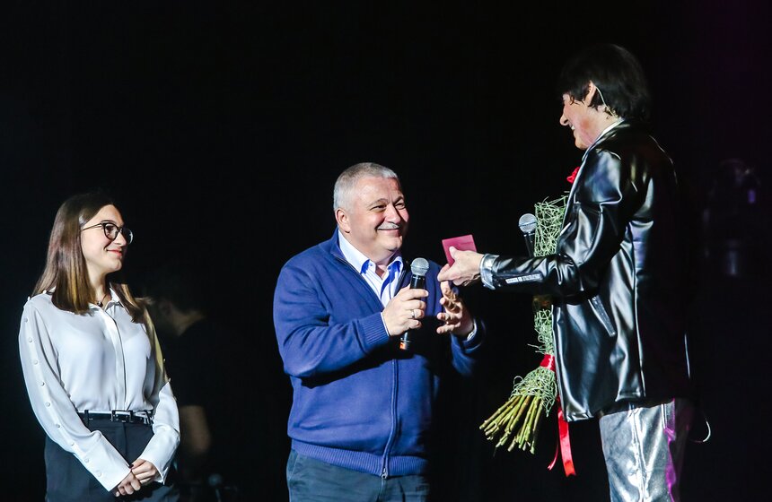 На сцену по приглашению Маруани выходил космонавт Федор Юрчихин, который два раза был командиром космической миссии на МКС