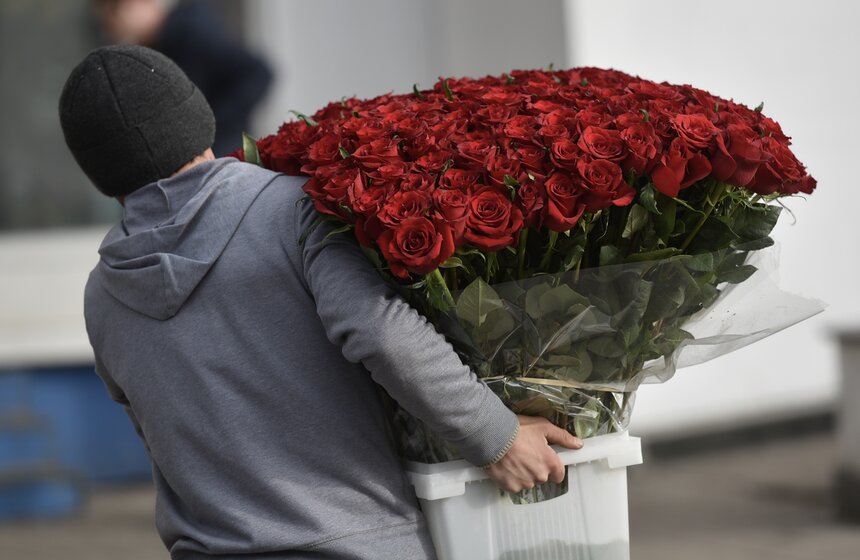 Рижский рынок также привлекает тем, что там можно очень выгодно купить цветы оптом