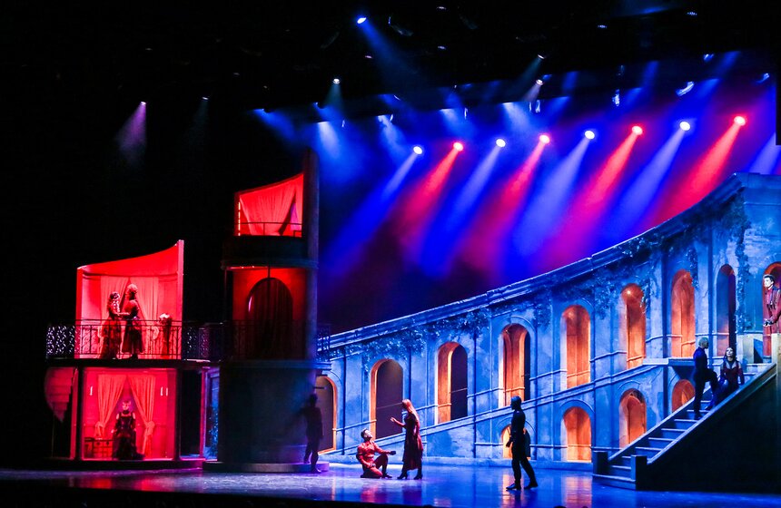 Режиссер и хореограф спектакля – Карл Портал