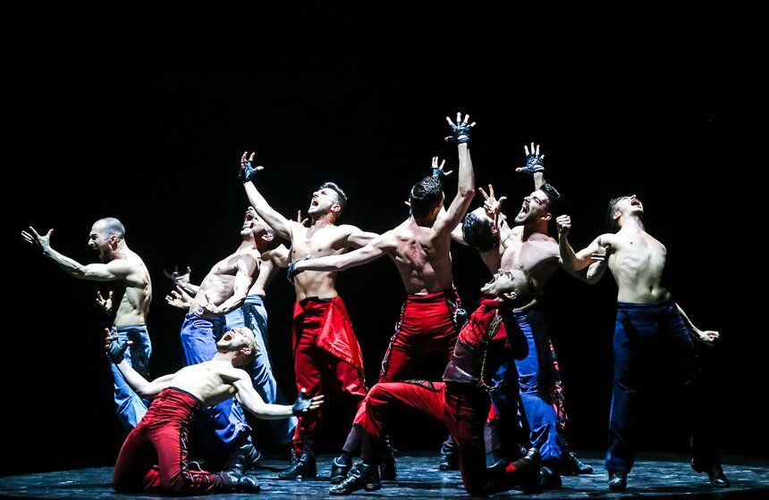 Уникальным фактом является то, что автор мюзикла Жерар Пресгурвик отказался от текста Шекспира,заменив его своим пересказом данной истории