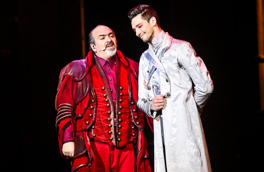 При этом он сохранил главные сюжетные линии