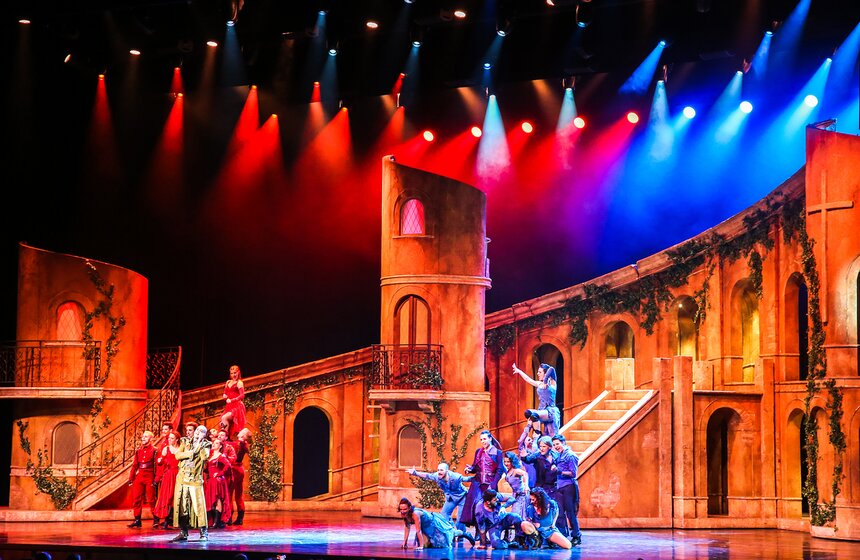 Для спектакля 2010 года Жерар Пресгурвик написал шесть новых номеров