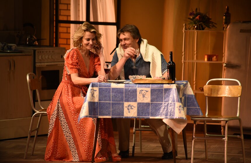 Тогда спектакль значительно отличался и был перенесен на итальянскую почву