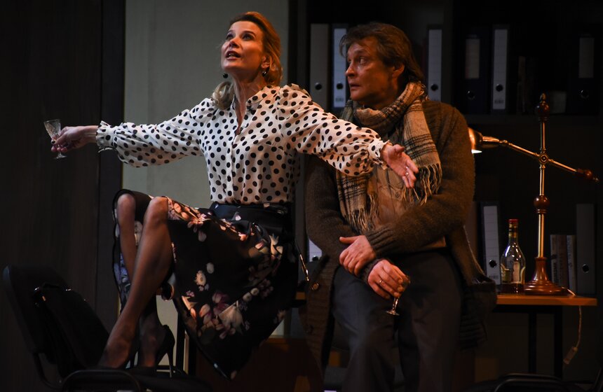 Спектакль выдержан в традициях мхатовского реализма и достоверности